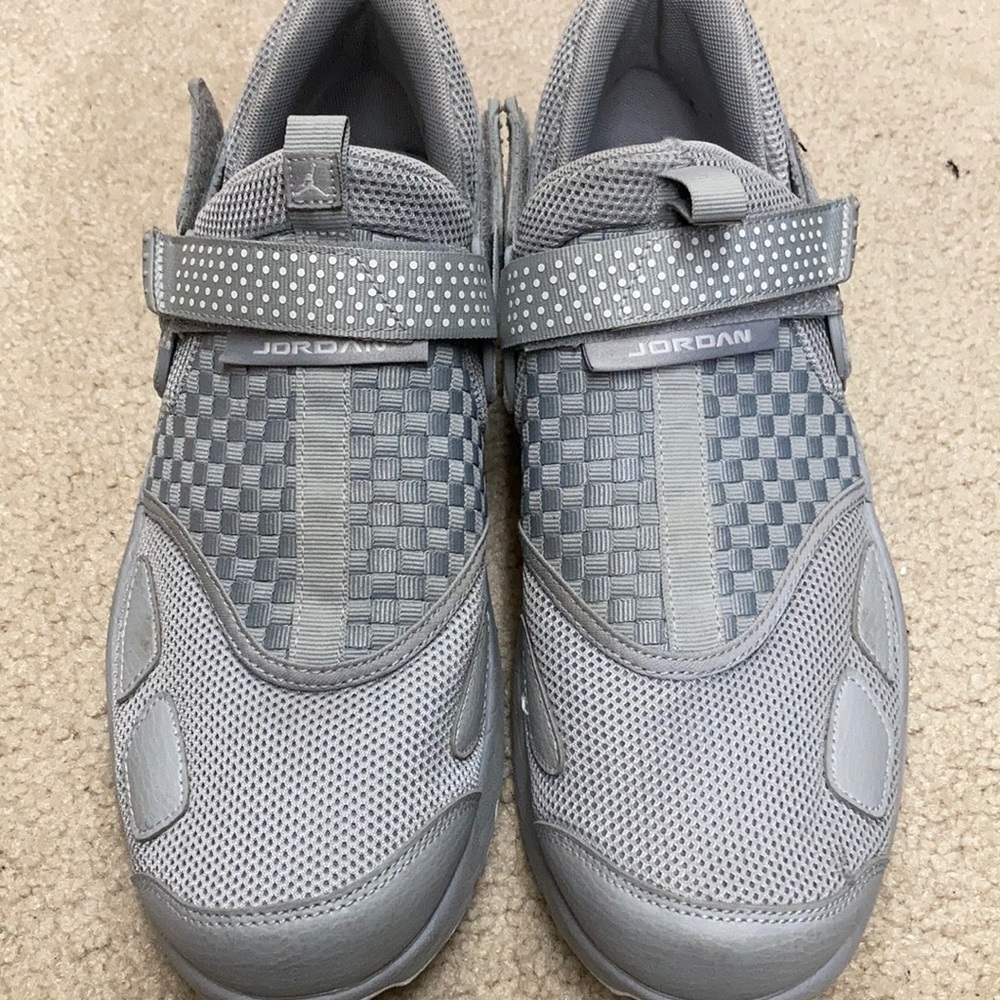 Jordan Trunner LX Wolf Grey trainer